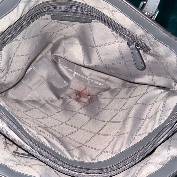 Michael Kors Metallic Silver Voyager Medium Tote - Picture 4 of 8